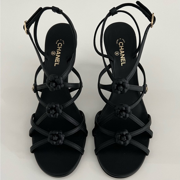 CHANEL 23C BLACK LEATHER CAMELLIA SANDALS SIZE IT 37.5 / US 7.5 NIB! - Picture 4 of 17